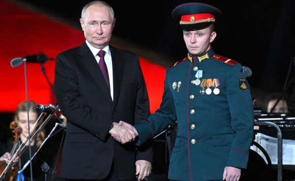Путин лично поздравил жителей Курска с 80-летием Победы в Курской битве